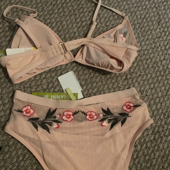 Bikini - Picture 2 of 3